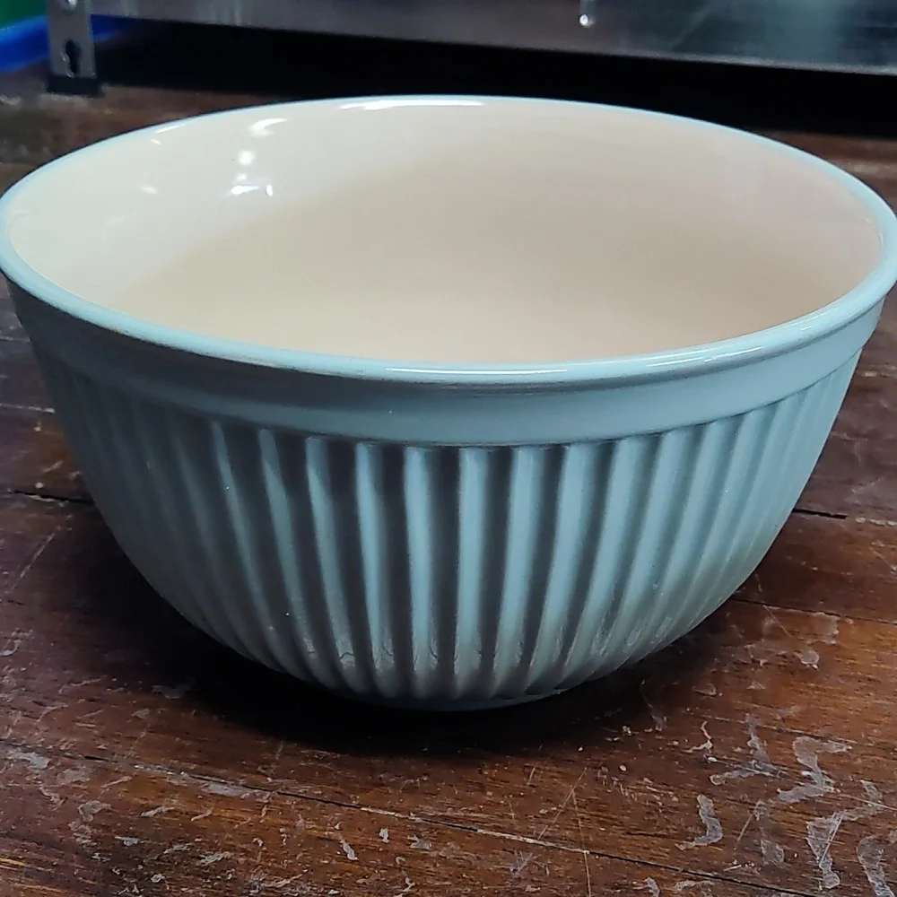 Williams Sonoma Ribbed Ceramic Bowl